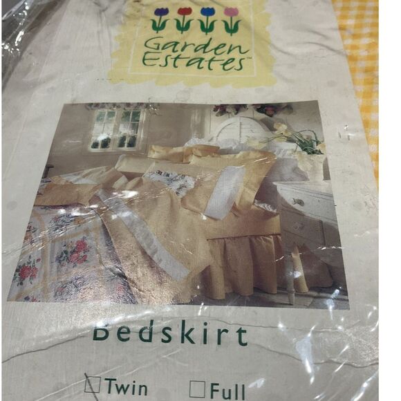 Vintage 1995 Garden Estates Gingham Bed Skirt - Picture 2 of 5